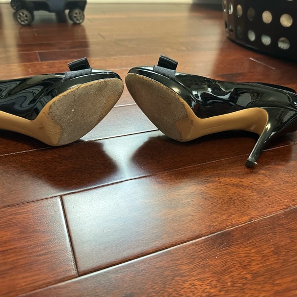 Authentic Ferragamo heels, black patent, size 6 1/2 - Picture 6 of 13